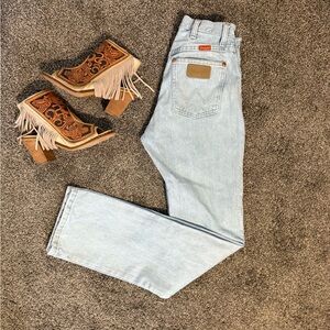 Wrangler Light Blue Women's cowboy cut Jeans
